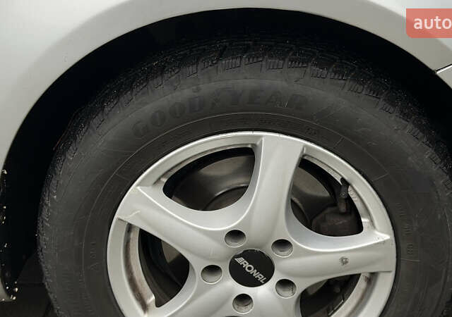 Серый Фольксваген Гольф, объемом двигателя 1.4 л и пробегом 239 тыс. км за 5150 $, фото 40 на Automoto.ua