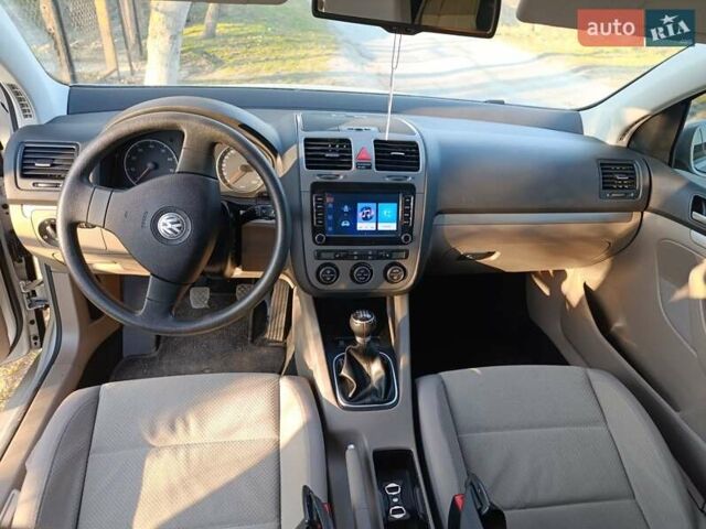 Сірий Фольксваген Гольф, об'ємом двигуна 1.4 л та пробігом 230 тис. км за 5700 $, фото 7 на Automoto.ua