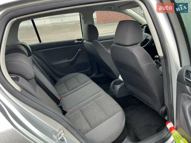 Сірий Фольксваген Гольф, об'ємом двигуна 1.4 л та пробігом 195 тис. км за 5050 $, фото 8 на Automoto.ua