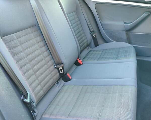 Серый Фольксваген Гольф, объемом двигателя 1.4 л и пробегом 221 тыс. км за 5600 $, фото 24 на Automoto.ua