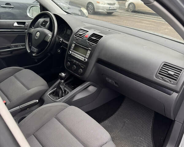 Серый Фольксваген Гольф, объемом двигателя 1.9 л и пробегом 298 тыс. км за 5600 $, фото 26 на Automoto.ua