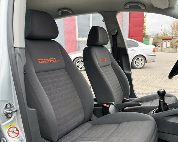 Серый Фольксваген Гольф, объемом двигателя 1.6 л и пробегом 212 тыс. км за 6450 $, фото 30 на Automoto.ua