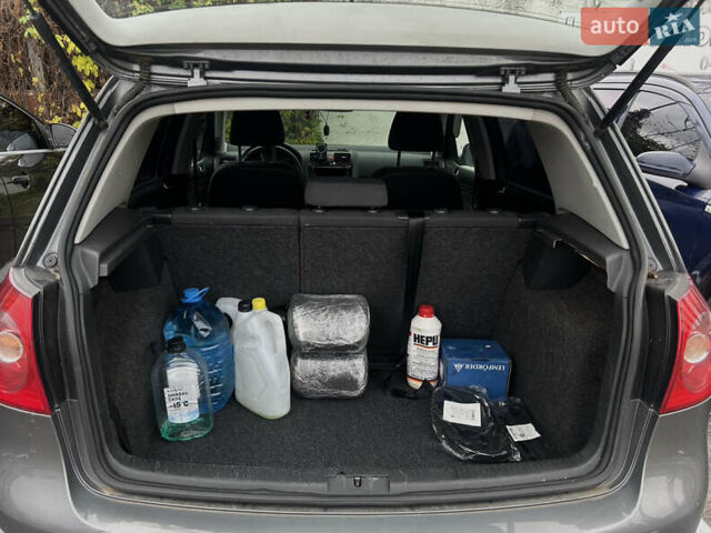 Серый Фольксваген Гольф, объемом двигателя 1.6 л и пробегом 220 тыс. км за 5800 $, фото 10 на Automoto.ua