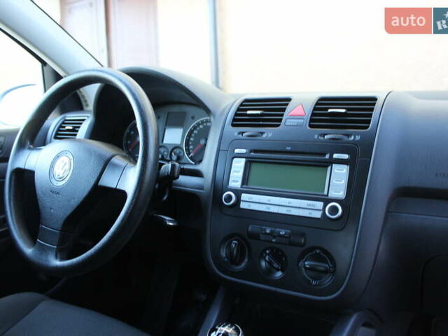 Серый Фольксваген Гольф, объемом двигателя 1.6 л и пробегом 195 тыс. км за 5990 $, фото 68 на Automoto.ua