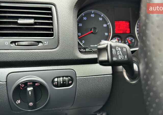 Серый Фольксваген Гольф, объемом двигателя 1.6 л и пробегом 178 тыс. км за 6556 $, фото 54 на Automoto.ua