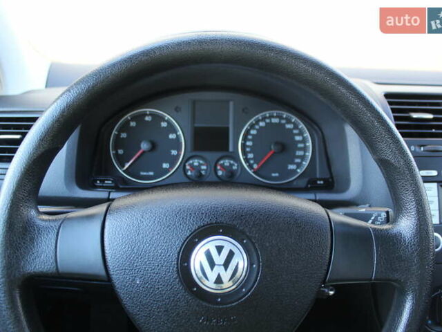 Серый Фольксваген Гольф, объемом двигателя 1.6 л и пробегом 195 тыс. км за 5990 $, фото 41 на Automoto.ua