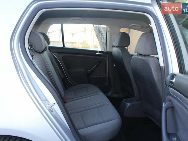 Серый Фольксваген Гольф, объемом двигателя 1.6 л и пробегом 195 тыс. км за 5990 $, фото 58 на Automoto.ua