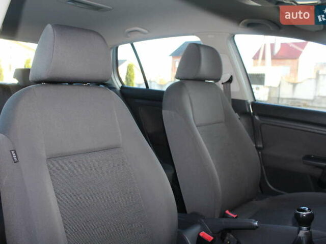 Серый Фольксваген Гольф, объемом двигателя 1.6 л и пробегом 195 тыс. км за 5890 $, фото 71 на Automoto.ua