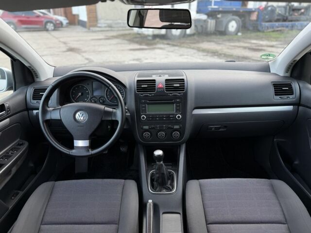 Серый Фольксваген Гольф, объемом двигателя 1.6 л и пробегом 198 тыс. км за 6500 $, фото 14 на Automoto.ua