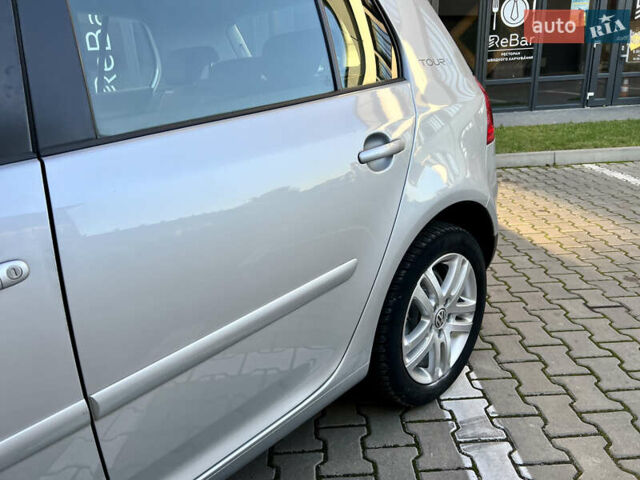 Сірий Фольксваген Гольф, об'ємом двигуна 1.4 л та пробігом 185 тис. км за 6450 $, фото 46 на Automoto.ua