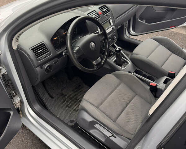 Серый Фольксваген Гольф, объемом двигателя 1.9 л и пробегом 298 тыс. км за 5600 $, фото 23 на Automoto.ua