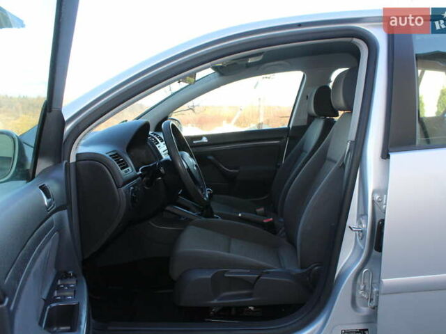 Серый Фольксваген Гольф, объемом двигателя 1.6 л и пробегом 195 тыс. км за 5890 $, фото 29 на Automoto.ua