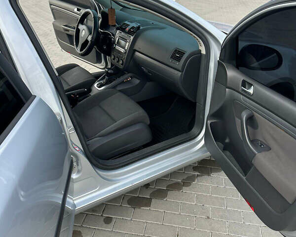 Серый Фольксваген Гольф, объемом двигателя 1.6 л и пробегом 220 тыс. км за 6350 $, фото 41 на Automoto.ua