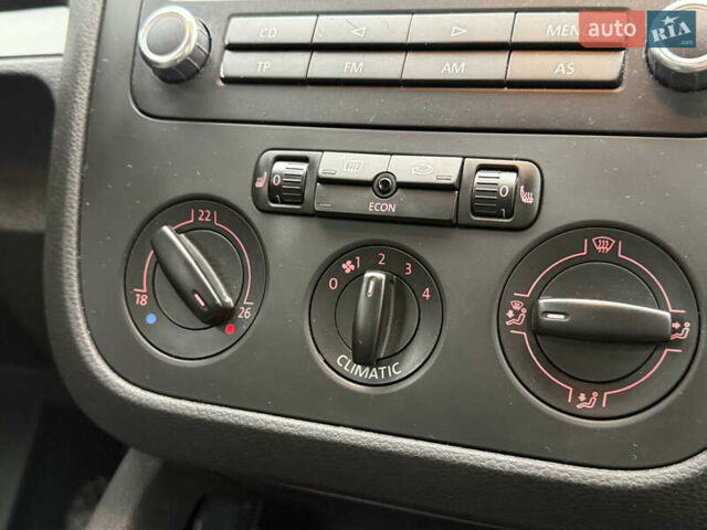 Серый Фольксваген Гольф, объемом двигателя 1.4 л и пробегом 236 тыс. км за 5500 $, фото 16 на Automoto.ua