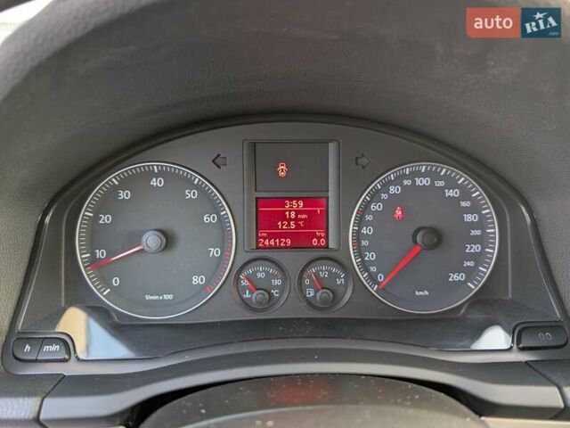 Серый Фольксваген Гольф, объемом двигателя 1.6 л и пробегом 244 тыс. км за 5950 $, фото 30 на Automoto.ua
