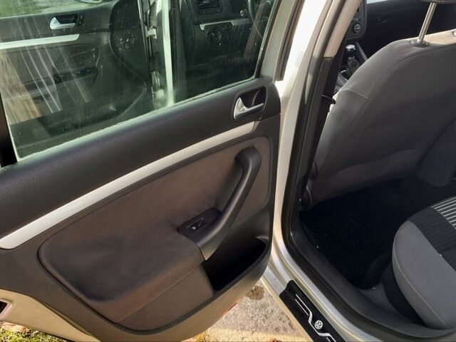 Серый Фольксваген Гольф, объемом двигателя 1.4 л и пробегом 217 тыс. км за 5550 $, фото 7 на Automoto.ua