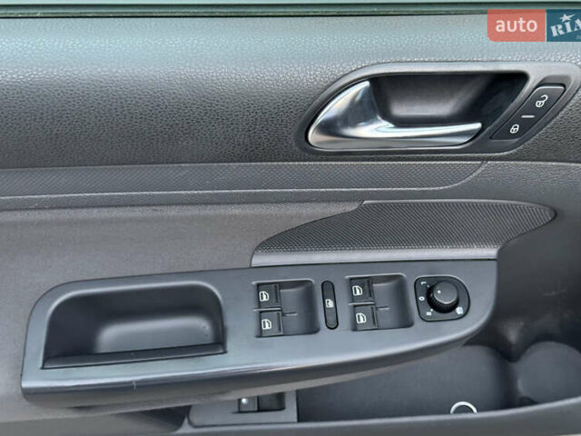 Серый Фольксваген Гольф, объемом двигателя 1.6 л и пробегом 232 тыс. км за 6799 $, фото 36 на Automoto.ua