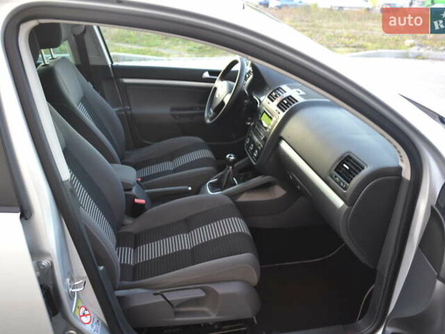 Сірий Фольксваген Гольф, об'ємом двигуна 1.6 л та пробігом 162 тис. км за 7200 $, фото 28 на Automoto.ua