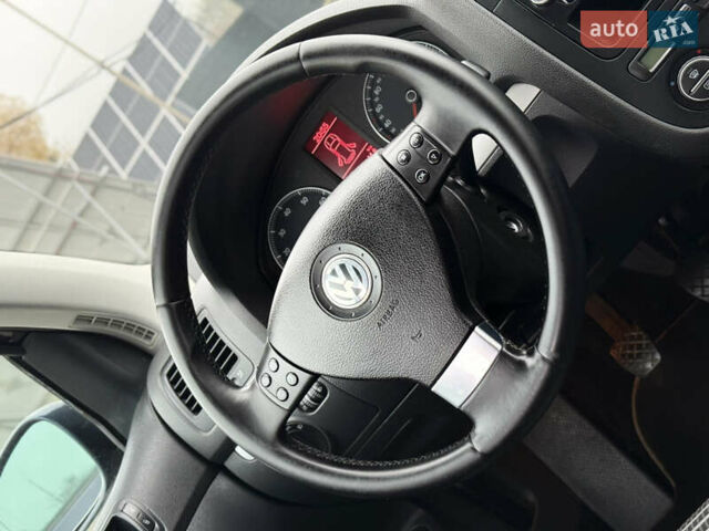 Серый Фольксваген Гольф, объемом двигателя 1.6 л и пробегом 227 тыс. км за 6300 $, фото 36 на Automoto.ua