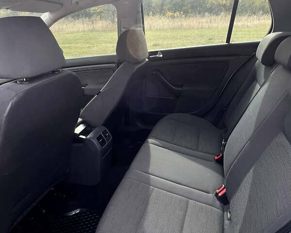 Серый Фольксваген Гольф, объемом двигателя 1.6 л и пробегом 264 тыс. км за 6600 $, фото 9 на Automoto.ua