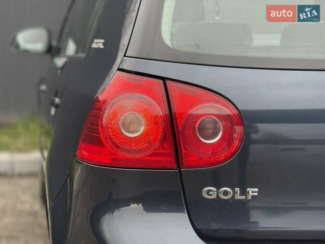 Сірий Фольксваген Гольф, об'ємом двигуна 1.6 л та пробігом 229 тис. км за 5555 $, фото 35 на Automoto.ua
