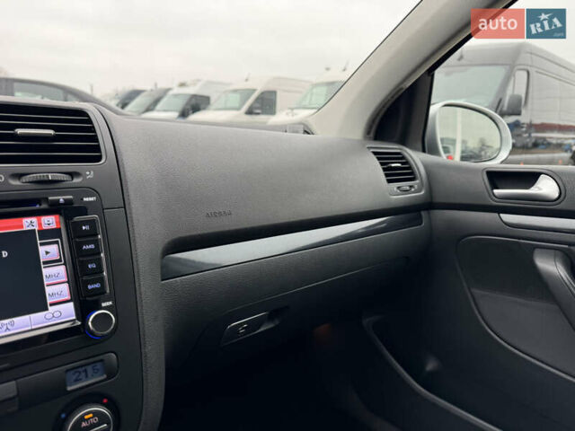 Сірий Фольксваген Гольф, об'ємом двигуна 1.4 л та пробігом 217 тис. км за 7800 $, фото 56 на Automoto.ua