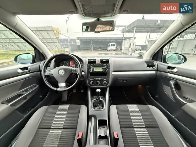 Серый Фольксваген Гольф, объемом двигателя 1.6 л и пробегом 227 тыс. км за 6300 $, фото 33 на Automoto.ua