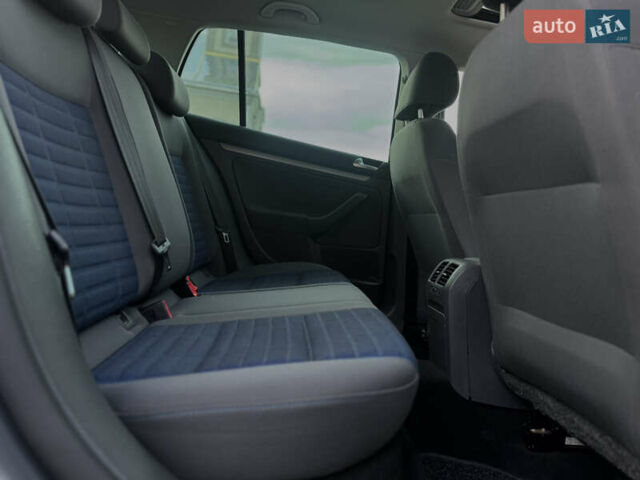 Серый Фольксваген Гольф, объемом двигателя 1.6 л и пробегом 170 тыс. км за 6600 $, фото 74 на Automoto.ua