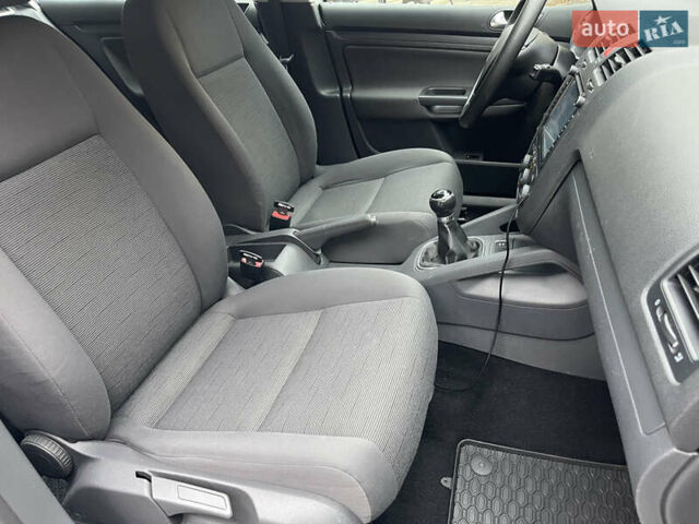 Серый Фольксваген Гольф, объемом двигателя 1.97 л и пробегом 261 тыс. км за 7700 $, фото 22 на Automoto.ua