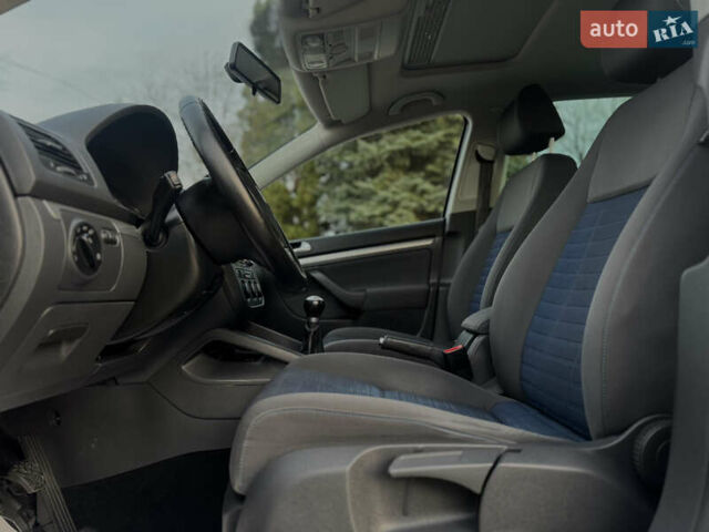 Серый Фольксваген Гольф, объемом двигателя 1.6 л и пробегом 170 тыс. км за 6600 $, фото 36 на Automoto.ua