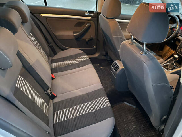 Сірий Фольксваген Гольф, об'ємом двигуна 1.6 л та пробігом 203 тис. км за 5700 $, фото 22 на Automoto.ua