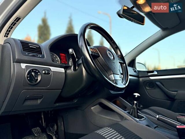 Сірий Фольксваген Гольф, об'ємом двигуна 1.6 л та пробігом 200 тис. км за 5790 $, фото 47 на Automoto.ua