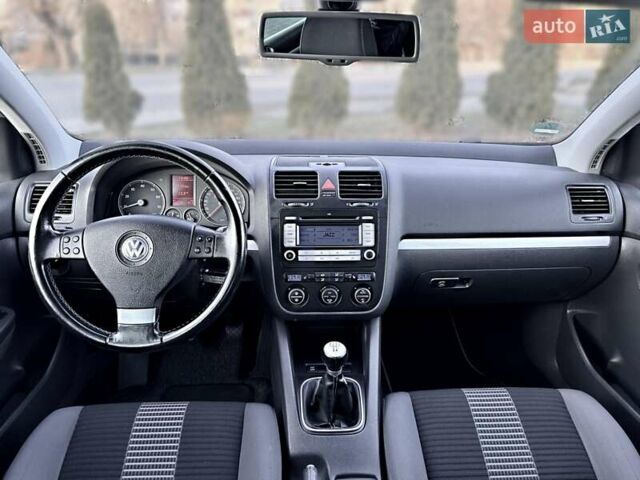 Сірий Фольксваген Гольф, об'ємом двигуна 1.6 л та пробігом 200 тис. км за 5790 $, фото 51 на Automoto.ua