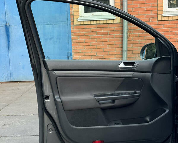 Серый Фольксваген Гольф, объемом двигателя 1.6 л и пробегом 232 тыс. км за 6799 $, фото 40 на Automoto.ua