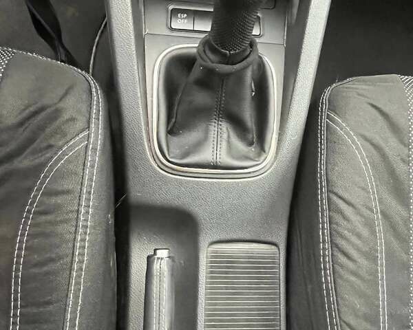 Серый Фольксваген Гольф, объемом двигателя 1.6 л и пробегом 320 тыс. км за 5500 $, фото 7 на Automoto.ua