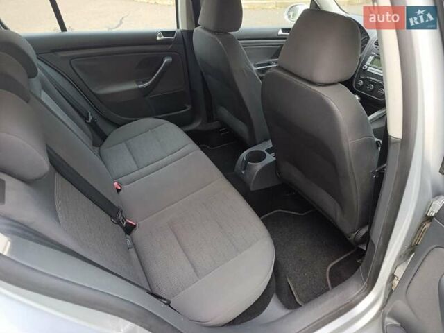 Серый Фольксваген Гольф, объемом двигателя 1.6 л и пробегом 280 тыс. км за 6500 $, фото 22 на Automoto.ua