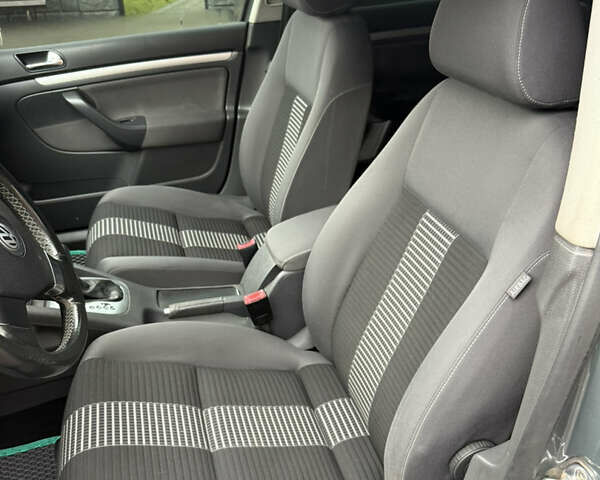 Серый Фольксваген Гольф, объемом двигателя 1.39 л и пробегом 275 тыс. км за 6250 $, фото 27 на Automoto.ua