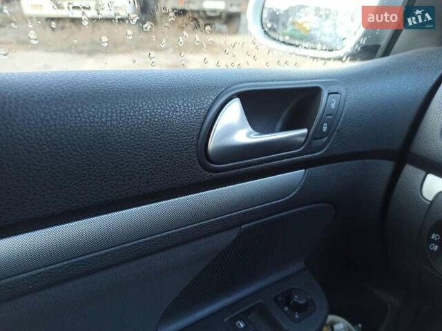 Серый Фольксваген Гольф, объемом двигателя 1.4 л и пробегом 190 тыс. км за 5999 $, фото 27 на Automoto.ua