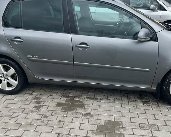 Серый Фольксваген Гольф, объемом двигателя 1.4 л и пробегом 325 тыс. км за 5000 $, фото 2 на Automoto.ua