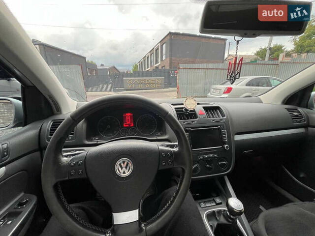 Сірий Фольксваген Гольф, об'ємом двигуна 1.6 л та пробігом 280 тис. км за 5800 $, фото 4 на Automoto.ua