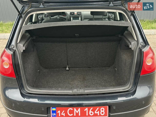 Сірий Фольксваген Гольф, об'ємом двигуна 1.6 л та пробігом 229 тис. км за 5555 $, фото 78 на Automoto.ua