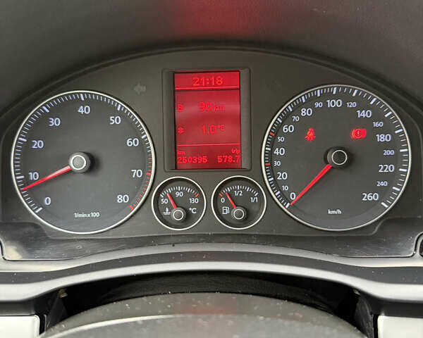 Серый Фольксваген Гольф, объемом двигателя 1.6 л и пробегом 245 тыс. км за 6650 $, фото 46 на Automoto.ua