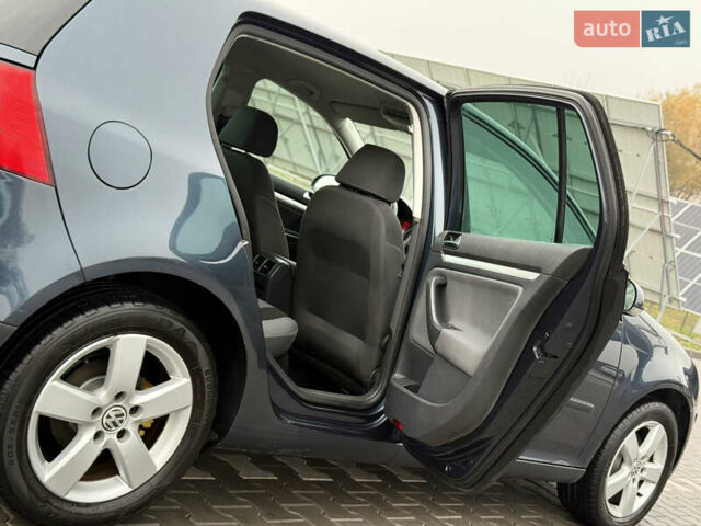 Серый Фольксваген Гольф, объемом двигателя 1.6 л и пробегом 227 тыс. км за 6300 $, фото 72 на Automoto.ua