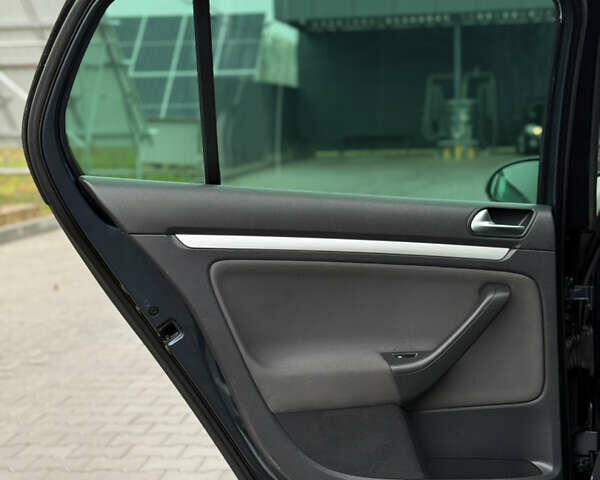 Серый Фольксваген Гольф, объемом двигателя 1.6 л и пробегом 227 тыс. км за 6300 $, фото 62 на Automoto.ua