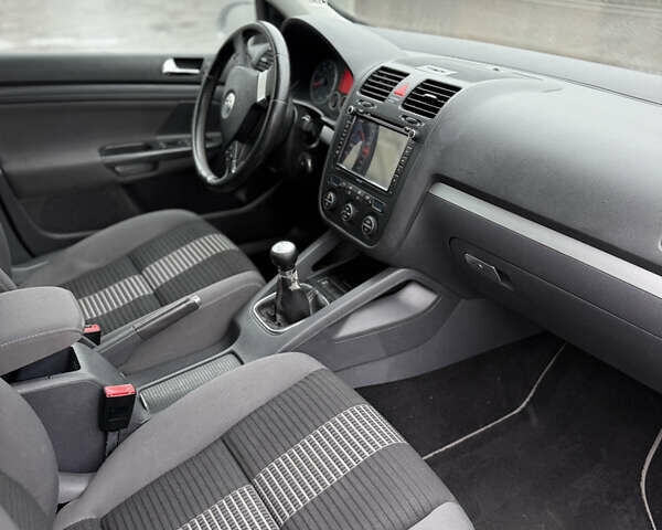 Серый Фольксваген Гольф, объемом двигателя 1.6 л и пробегом 245 тыс. км за 6650 $, фото 31 на Automoto.ua