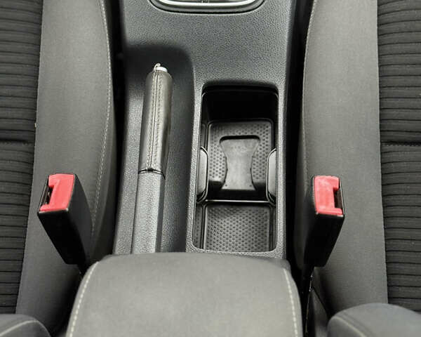 Серый Фольксваген Гольф, объемом двигателя 1.6 л и пробегом 227 тыс. км за 6300 $, фото 38 на Automoto.ua