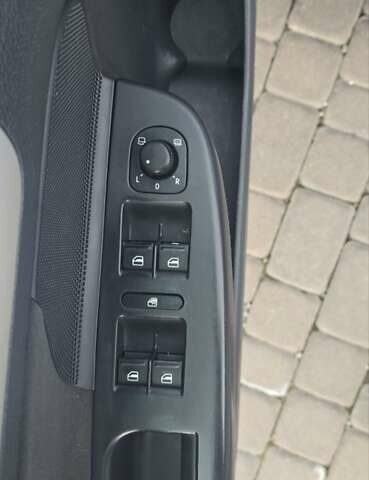 Серый Фольксваген Гольф, объемом двигателя 1.6 л и пробегом 299 тыс. км за 6390 $, фото 12 на Automoto.ua