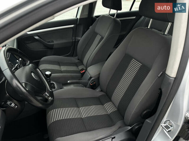 Серый Фольксваген Гольф, объемом двигателя 1.4 л и пробегом 249 тыс. км за 5999 $, фото 30 на Automoto.ua