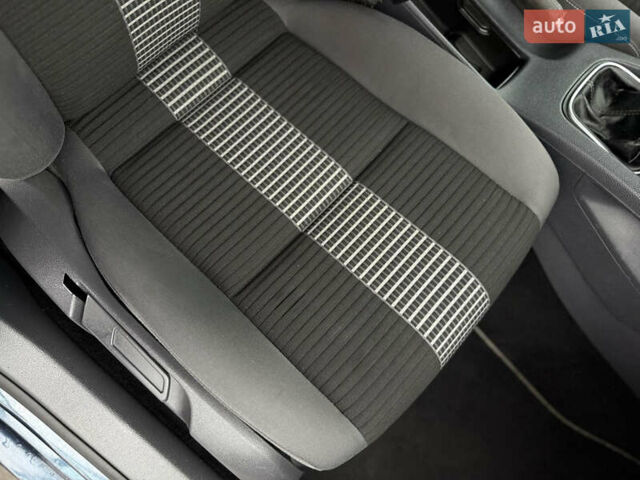 Серый Фольксваген Гольф, объемом двигателя 1.6 л и пробегом 227 тыс. км за 6300 $, фото 86 на Automoto.ua