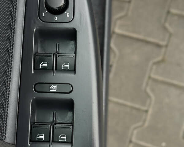 Серый Фольксваген Гольф, объемом двигателя 1.6 л и пробегом 227 тыс. км за 6300 $, фото 41 на Automoto.ua